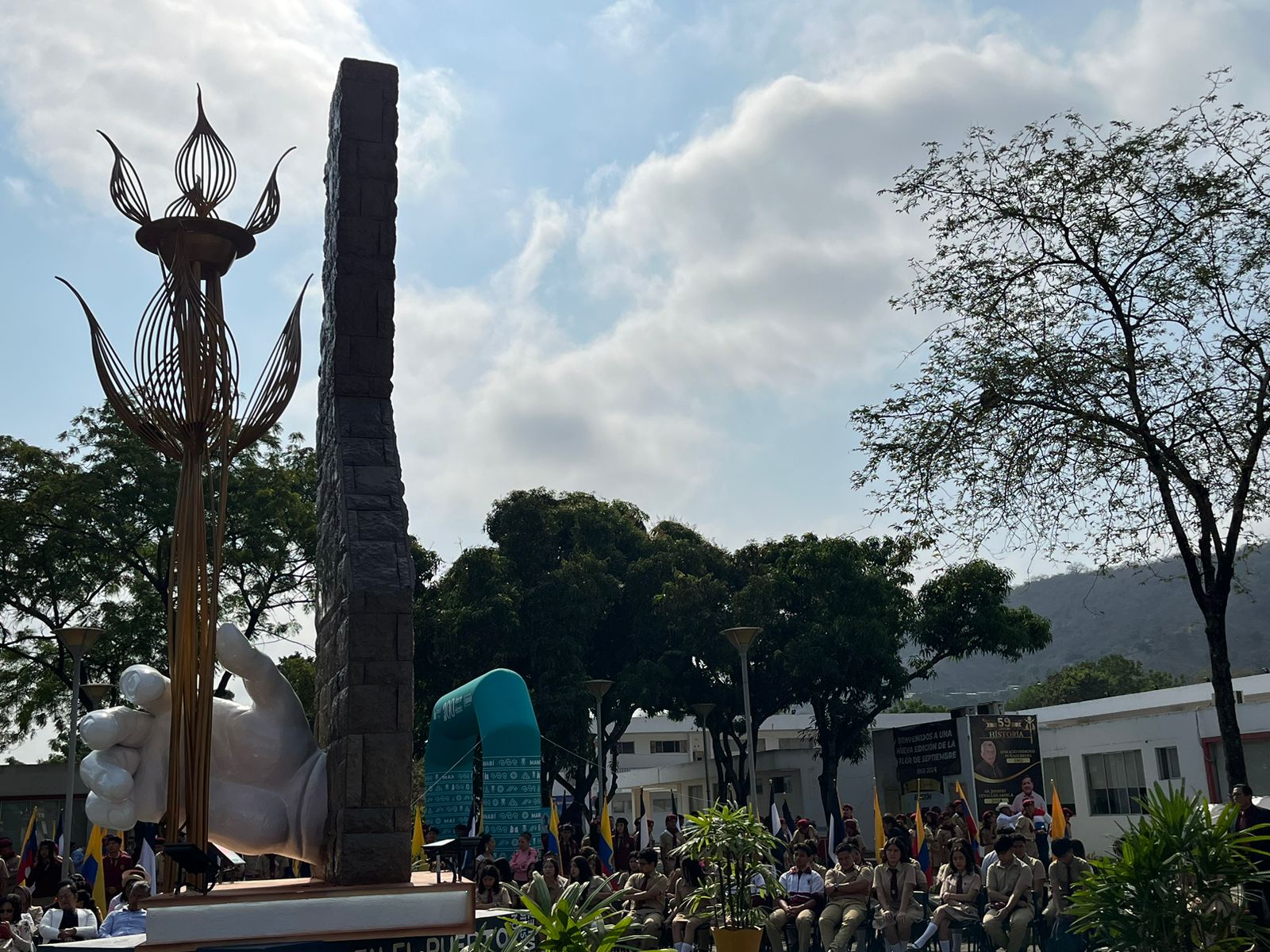 Portoviejo: La Flor de Septiembre inició con inauguración de monumento