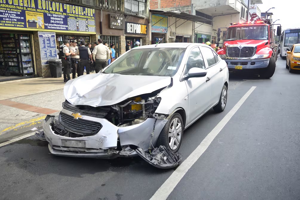 Cinco secuestradores sufrieron un accidente de tránsito tras raptar a un comerciante en el centro de Guayaquil.