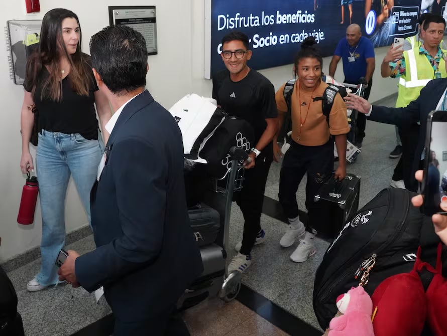 Tres de los deportistas ecuatorianos que participaron en los Juegos Olímpicos París 2024 llegaron a Ecuador.