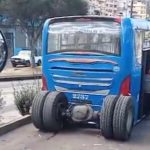 Un bus de servicio urbano se vio involucrado en un incidente que ha recibido cientos de comentarios negativos en redes sociales.