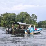 Un total de 15 pescadores están desaparecidos luego que el barco en el que se movilizaban explotara mientras navegaba.