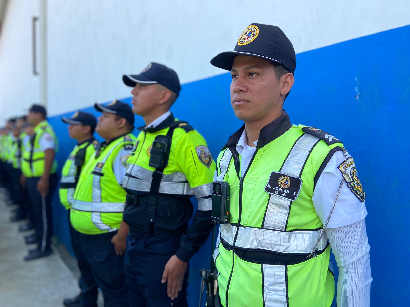 Un total de 240 agentes de la Comisión de Tránsito del Ecuador (CTE), en Manabí, recibieron cámaras portátiles, o bodycam.