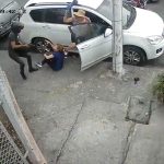 Dos mujeres se enfrentan a un delincuente durante brutal asalto en Guayaquil