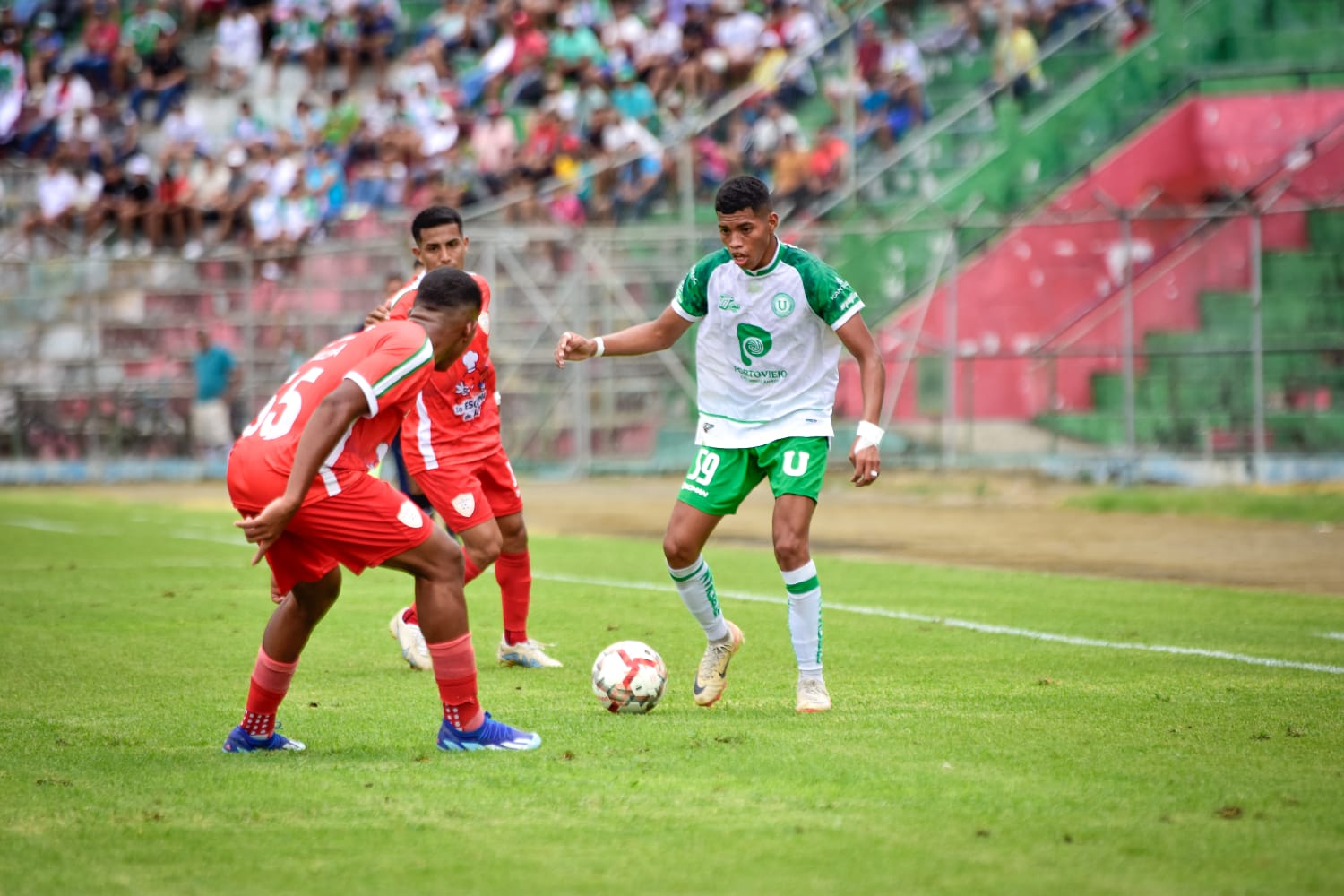 Liga de Portoviejo y La Paz igualan marcador en la final de ida