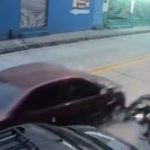 Un chofer atropella a dos delincuentes durante un asalto