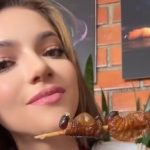 Mara Topic come gusanos en su visita a Puyo