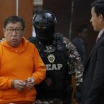 Ángel Lindao, exjuez de Santo Domingo ha sido sentenciado a dos años de cárcel por el delito de prevaricato, anunció la Fiscalía.