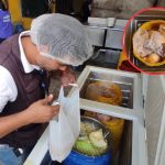 Arcsa clausura asadero con pollo en supuesta descomposición en Rocafuerte, Manabí