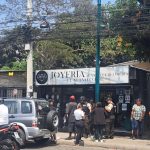 Detienen a sospechoso de asalto a joyería en la calle América de Portoviejo; hubo cruce de balas