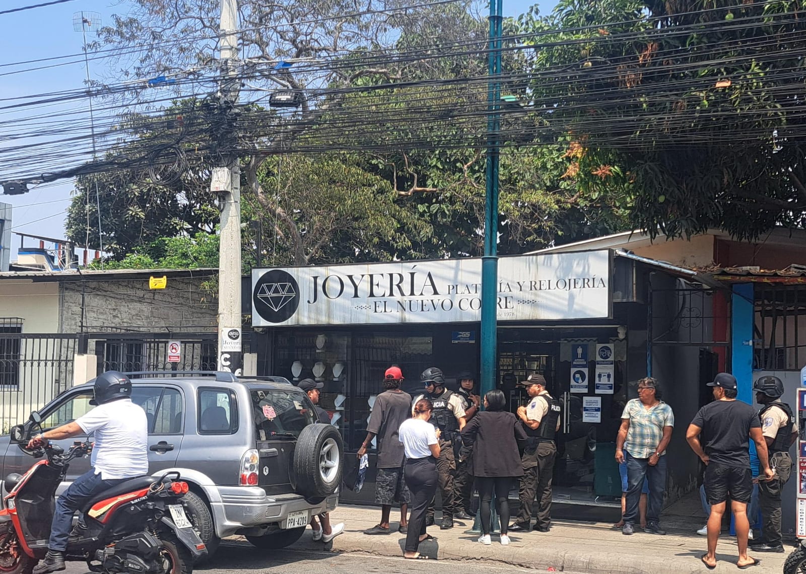 Detienen a sospechoso de asalto a joyería en la calle América de Portoviejo; hubo cruce de balas
