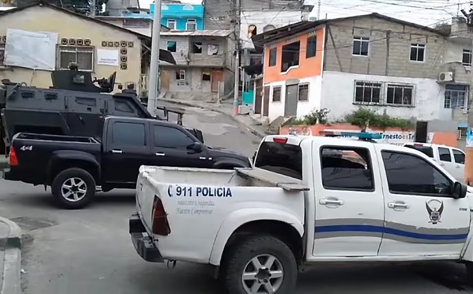 El estudiante de un colegio de la ciudad de Esmeraldas falleció tras recibir varios impactos de bala, detalló la Policía.