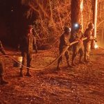 El norte de Quito vive momentos de zozobra debido a un gran incendio forestal  que se activó en el sector de Guápulo. Las llamas amenazan a dos barrios.