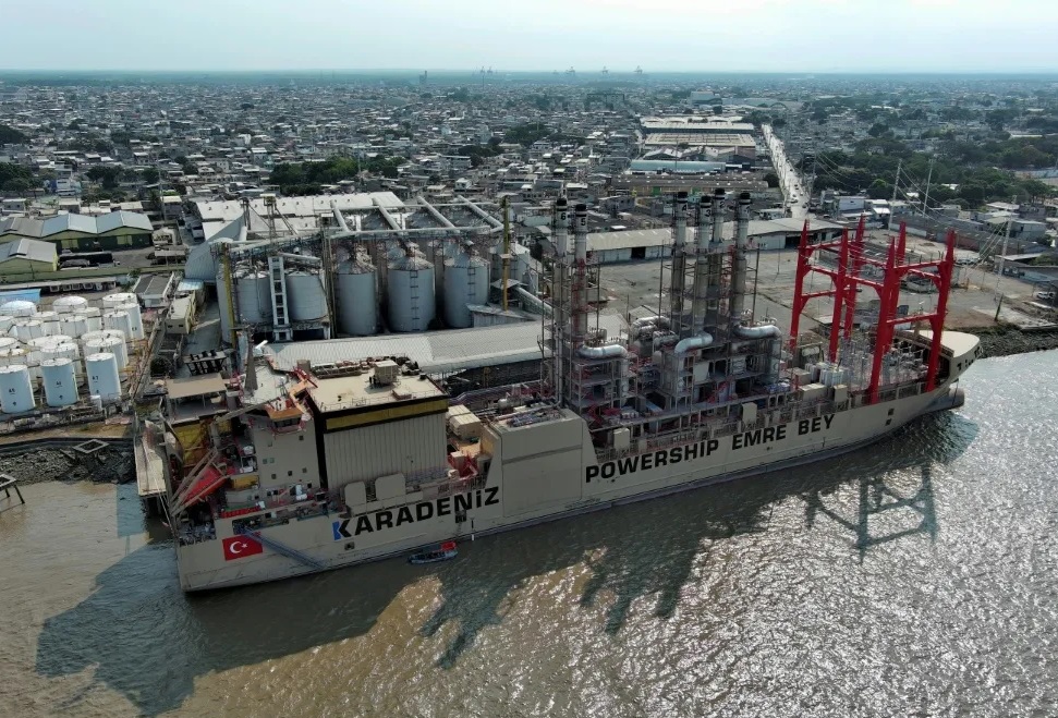 La barcaza turca que opera en Ecuador para proveer de energía al país, opera nuevamente en su máxima capacidad.