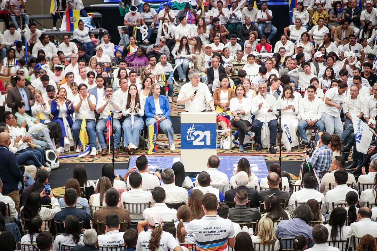 Luego de diez meses de haber dejado la Presidencia de la República, Guillermo Lasso, apareció en un evento público, en Guayaquil.