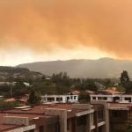 Una espesa nube de humo se mantenía sobre el cielo de Quito este miércoles 4 de septiembre, a propósito de los incendios forestales.