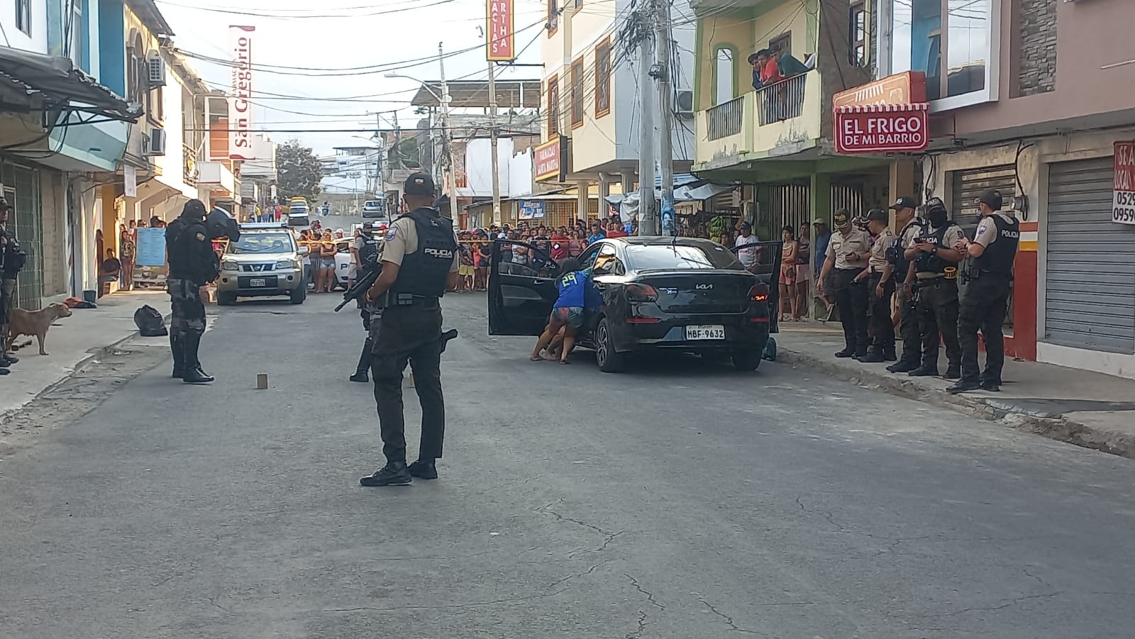 Sicarios matan a un hombre dentro de un carro, en Manta