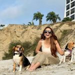 Érika Vélez lleva a su 'hija' al mar por primera vez