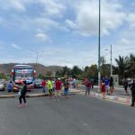 Vía Portoviejo-Crucita permanece cerrada por manifestantes