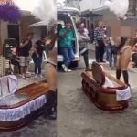 Con "hora loca" se realiza un funeral.