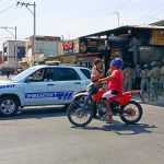 Al dueño de un barbería le dispararon al menos por cinco ocasiones cuando se encontraba dentro de su local comercial.