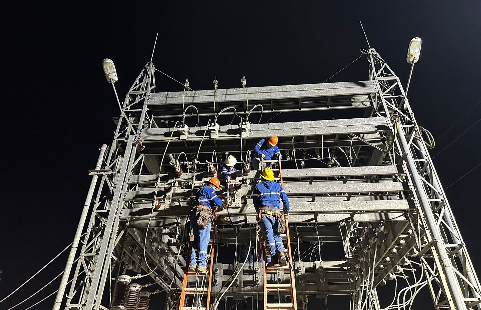 Colombia no venderá electricidad a Ecuador