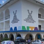 Diana Flores, concejal de Manta, ha cuestionado un proceso de contratación presentado por la Municipalidad.