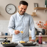 hombres cocina