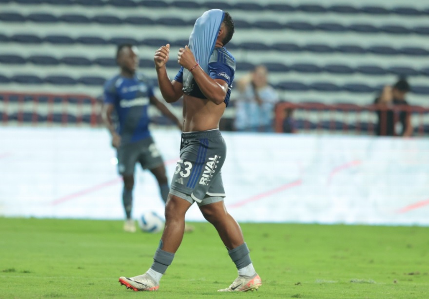 La crisis futbolística e institucional que pesa sobre Emelec está lejos de terminarse y más bien parece ahondar.