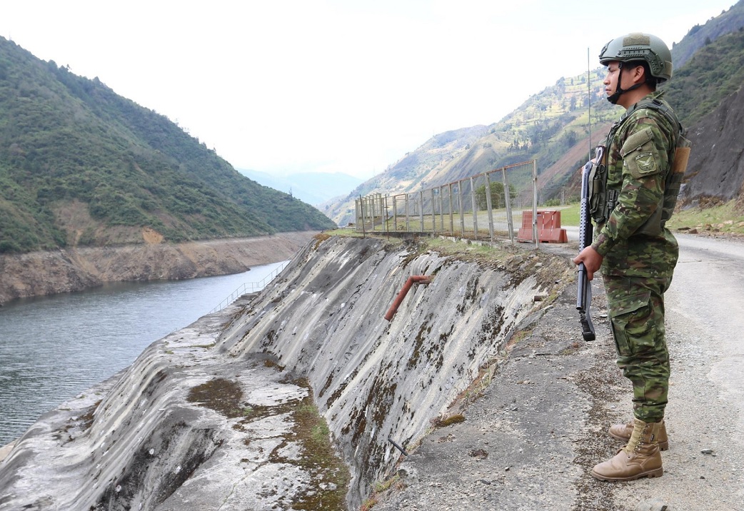 La ministra de energía de Ecuador, Inés Manzano aseguró que el embalse de Mazar está operativo y aportando con energía al país.