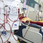 Las clínicas de diálisis están en crisis y los familiares de decenas de pacientes protestaron contra el Gobierno.