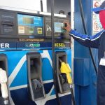 Las gasolinas Ecopaís, Extra y Súper bajarán sus precio desde este sábado 12 de octubre del 2024, en todo el Ecuador.