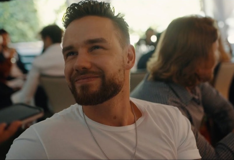 Liam Payne, cantante y ex integrante de la banda One Direction,  murió tras caer del balcón del hotel, en Palermo, Argentina.