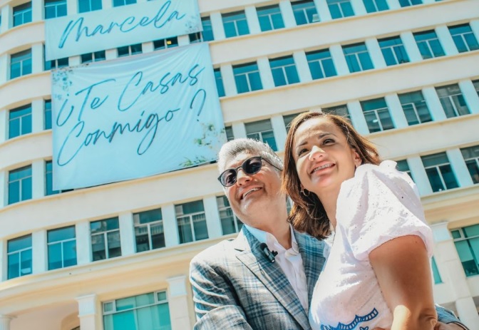 Marcela Aguiñaga, prefecta del Guayas, es tendencia a nivel nacional luego de dar el Sí y comprometerse en matrimonio.