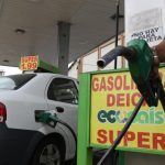 Tal como ocurrió en el mes de septiembre, se espera que para octubre el precio de las gasolinas Extra y Súper, disminuya.