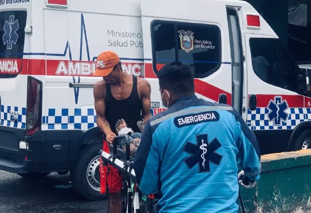 Un indigente sufrió un atroz ataque en las inmediaciones del mercado del Río, en Quevedo, provincia de Los Ríos.