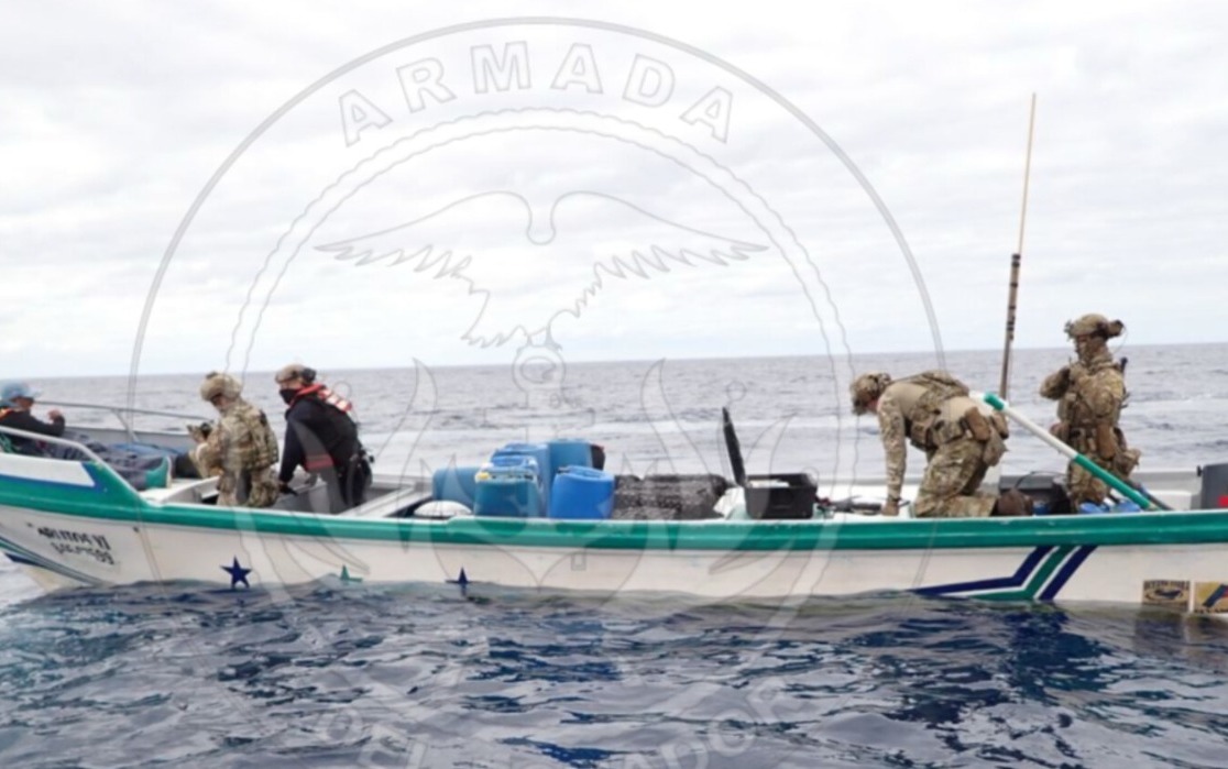 La Armada del Ecuador decomisa droga en aguas internacionales