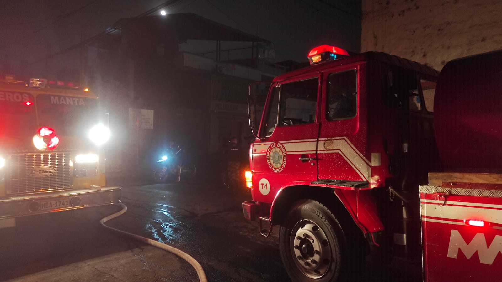 Un incendio consume parte de una casa en Manta, Manabí