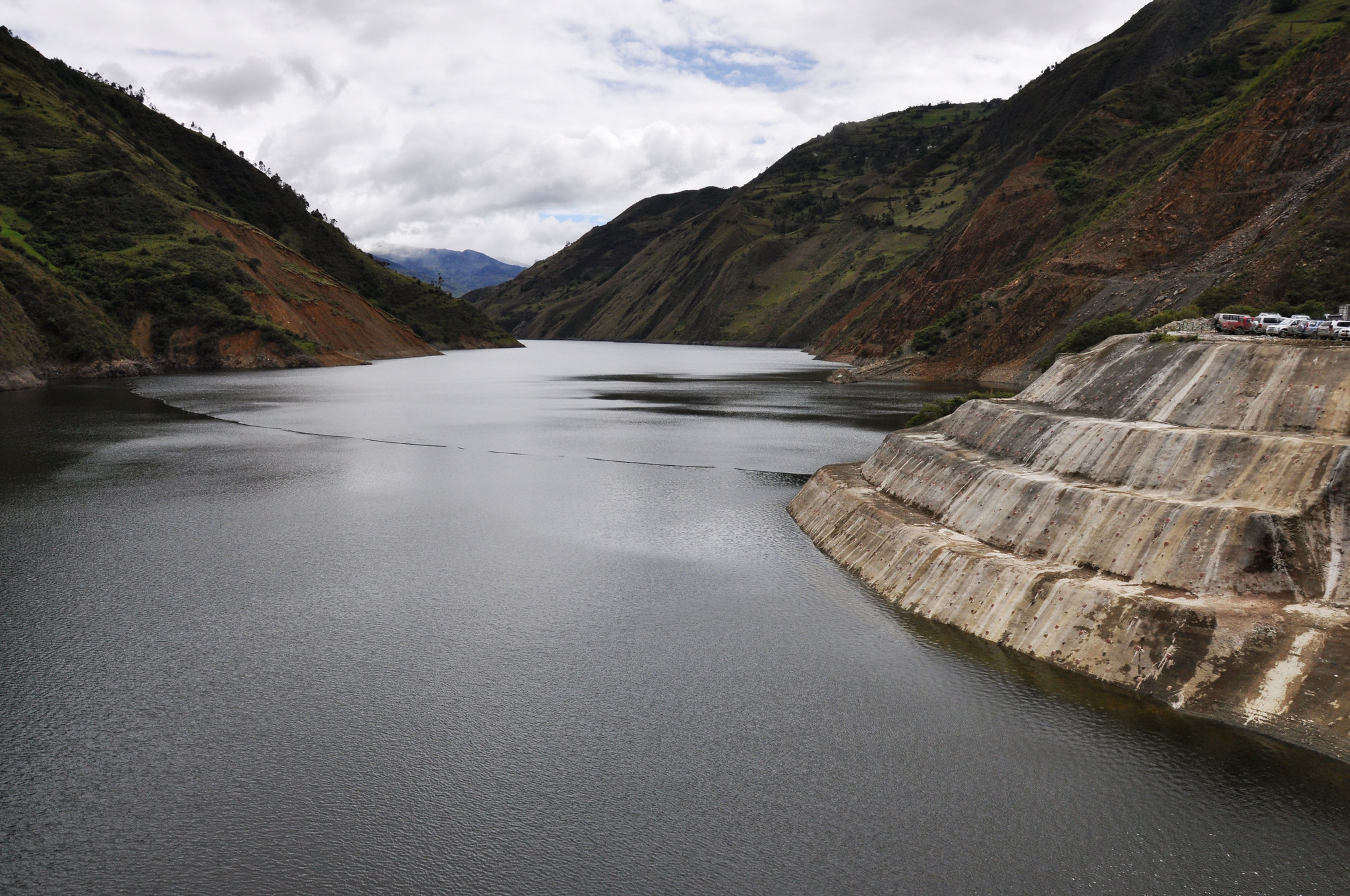 El embalse Mazar registra un drástico descenso en su cota