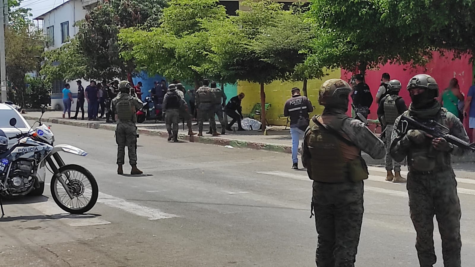 Asesinan a una mujer en los exteriores de una escuela en Manta