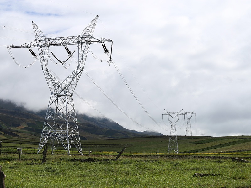 Ecuador estaría muy cerca de recibir energía desde Colombia, pero no se trata de un convenio entre gobiernos, sino un tema privado.