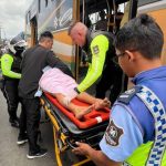 El nacimiento de un bebé dentro de un bus urbano, en la ciudad de Machala, pasó de la alegría a la tristeza en cuestión de minutos.