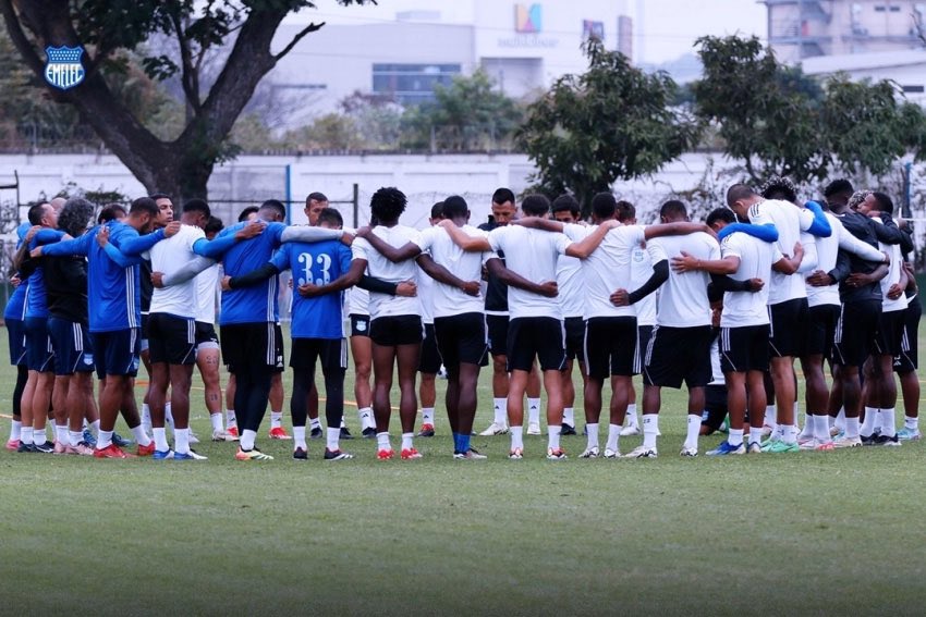 Jugadores de Emelec entrenarán y jugarán ante Macará, a pesar de estar impagos
