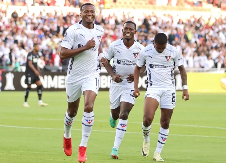 La Federación Ecuatoriana de Fútbol (FEF) le levantó una sanción a Liga de Quito que le impedía jugar en todas sus categorías.