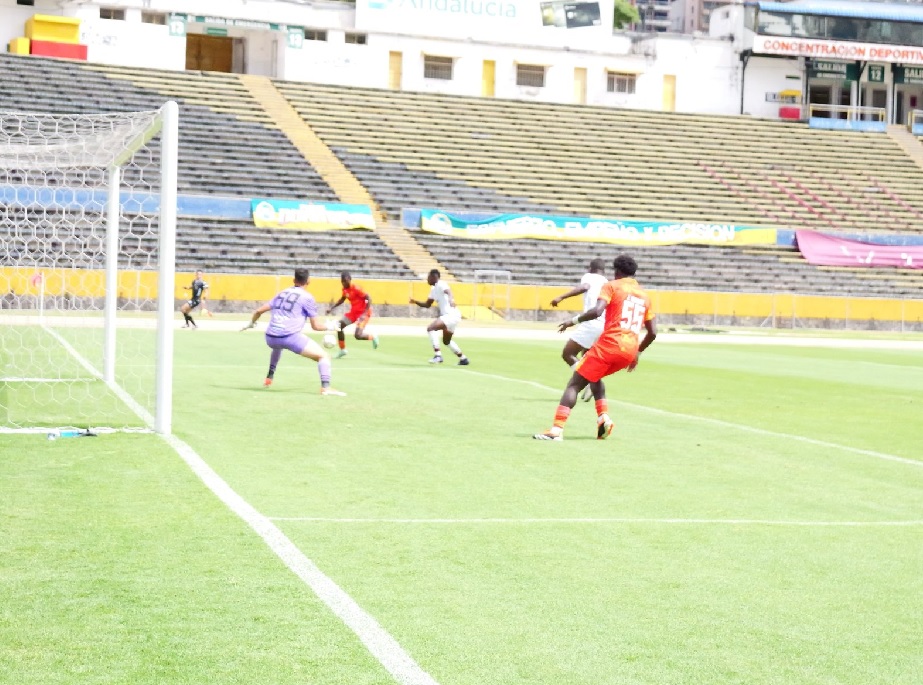 La primera semifinal de ida del torneo nacional de Ascenso terminó empatada en el estadio Olímpico Atahualpa, en Quito.