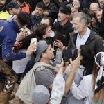 Los reyes de España, acompañados del presidente  Pedro Sánchez llegaron a Valencia, afectada gravemente por las inundaciones.