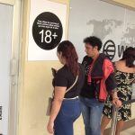 Portoviejo: largas filas para el escaneo del iris de los ojos a cambio de criptomonedas