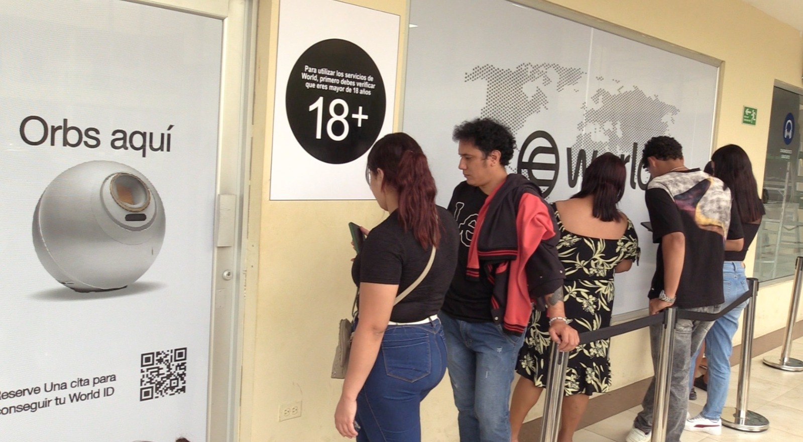 Portoviejo: largas filas para el escaneo del iris de los ojos a cambio de criptomonedas
