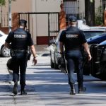 Un alto jefe de la Policía de España y su esposa han sido detenidos por presuntos nexos con el narcotráfico y lavado de dinero.