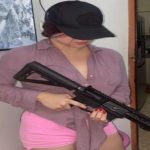 Una exreina de belleza de Manta, a quien la Policía detuvo, quedó en libertad por estar embarazada, informó la Fiscalía.
