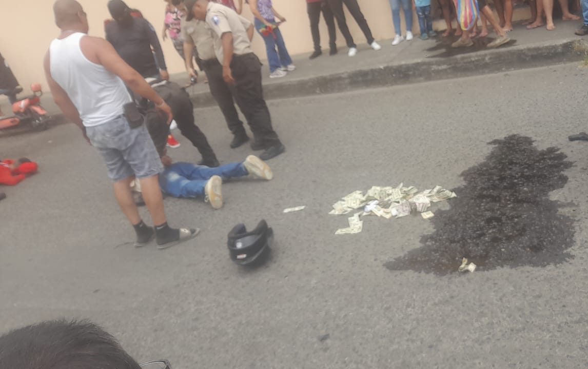 Dos asaltantes fueron detenidos tras robarle 12 mil dólares a una pareja
